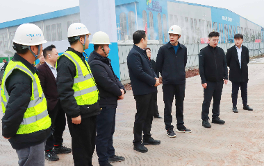 南溪經(jīng)開區(qū)黨工委副書記、管委會主任李勇一行蒞臨遠東股份宜賓智能產(chǎn)業(yè)園調(diào)研指導(dǎo)